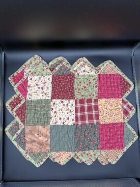 One pair of quilted placemates in bright colorful Pattern